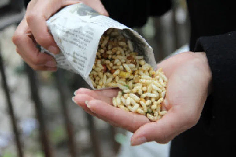 Jhaal Muri on Train